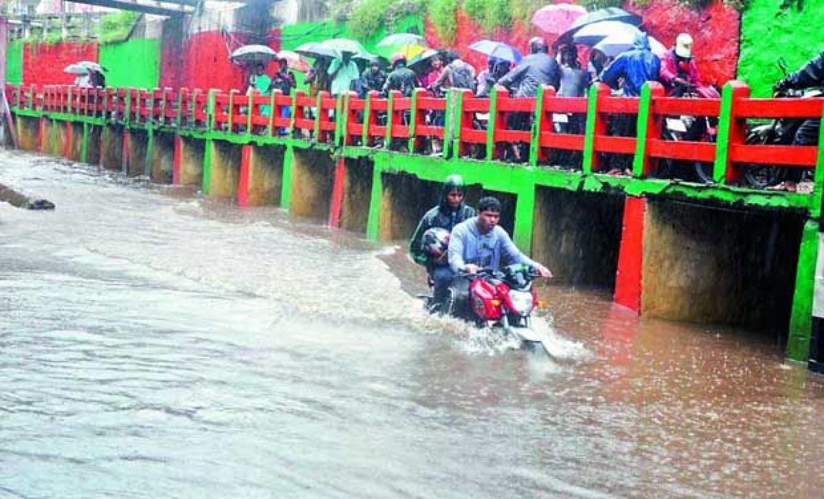 Connectivity to several villages cut off in Nellore as roads overflow with rainwater